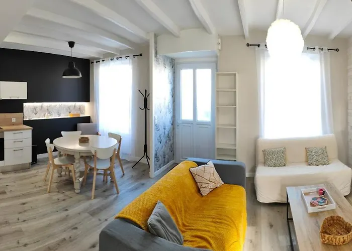 Charmante Maison De Ville , 4 Personnes , Les Herbiers